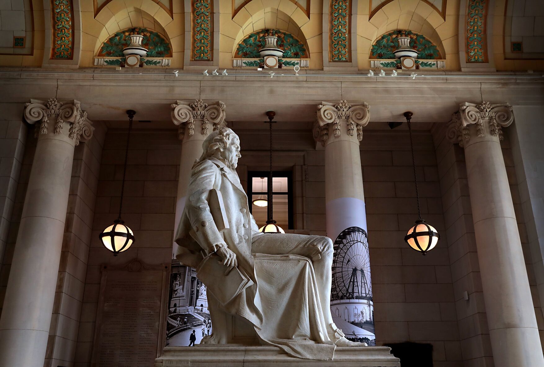 Thomas Jefferson statue in Missouri History Museum